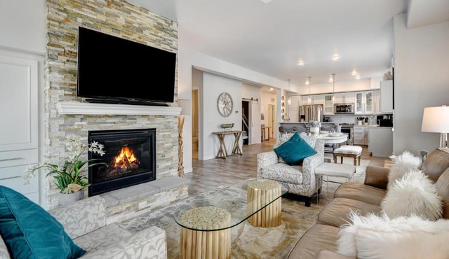 Downtown WP Condo 224 I Pool I Club House I Hot Tub I Great Views I Activity Program