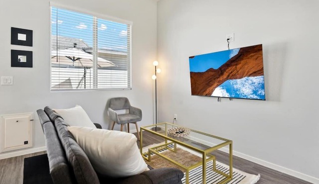 Dreamlight Modern Home in Casa Grande with Pool,BBQ