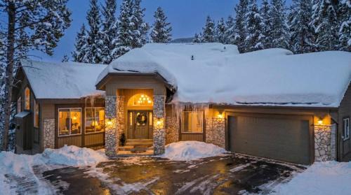 Dreamy 6 BR with Hot Tub Walk to Goose Pasture Tarn