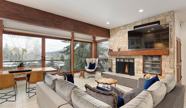 Durant Unit D5, Deluxe Condo with Beautiful Furnishings, Great Views, and Central A/C