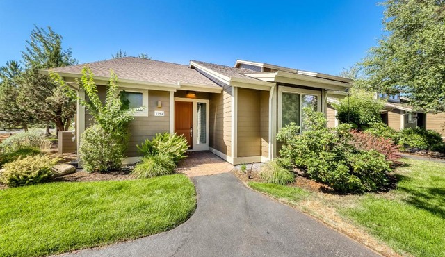 Eagle Crest Creekside Getaway