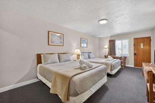 Eagle Motel Suite 106