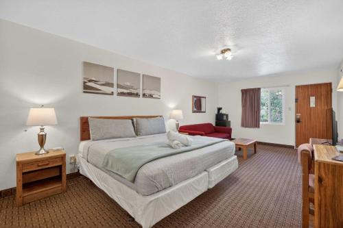 Eagle Motel Suite 107