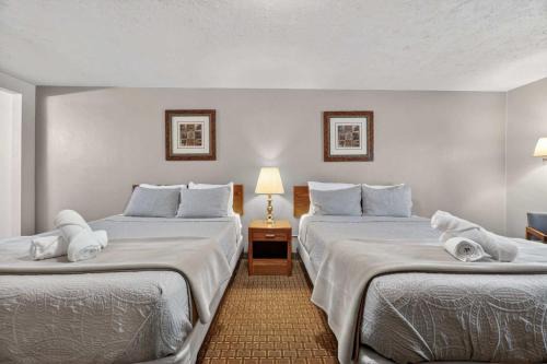 Eagle Motel Suite 121