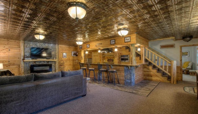 Eagle Pine Lodge
