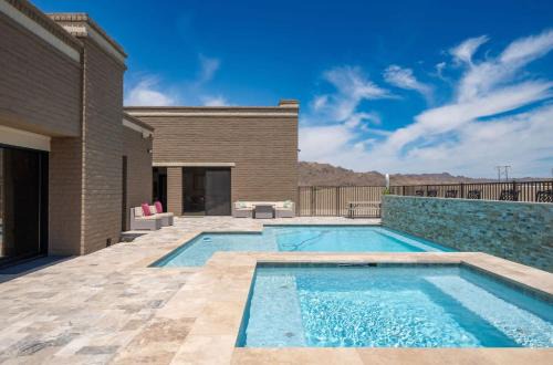 Eagles Lair, Poolside Luxury!