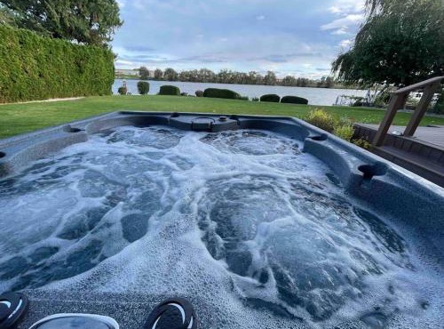 Edgewater Paradise HotTub Private Dock & Game Room