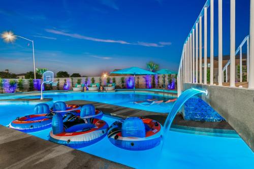 Electric Slide Lazy River, Pickleball, Game-Room