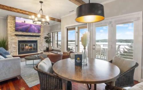 Emerald Bay Unit 1B