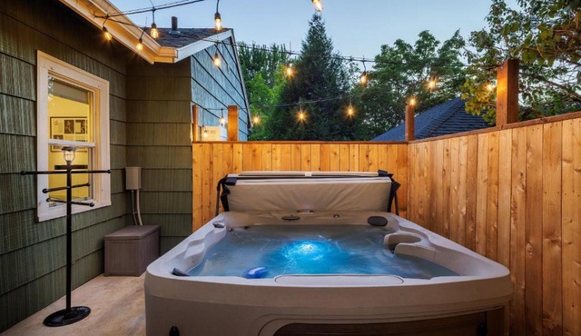 Emerald on Orchard – Luxury Eugene Vacation Rental Near UO home