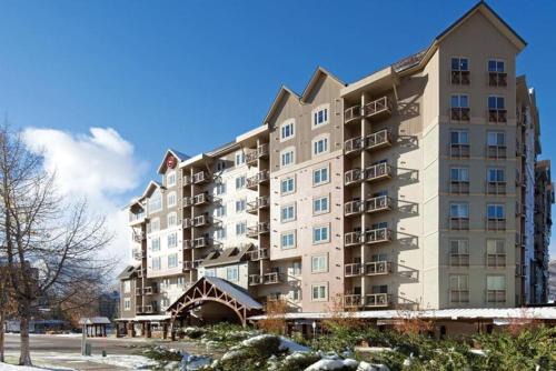 Enjoy the Vail Valley in this 2BD condo with resort amenities pool game room etc