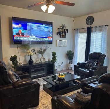 Entire 3bedrooms 2bathrooms exquisite house