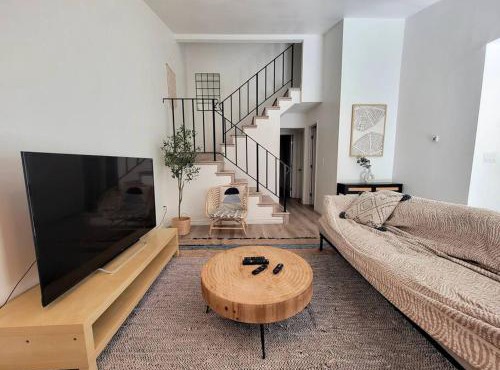 Entire House Good for 9 ppl Near Disney with Garage