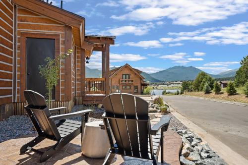 Estes Dream! Brand New End Unit with Two Patios, Indoor/Outdoor Fireplace and Jacuzzi