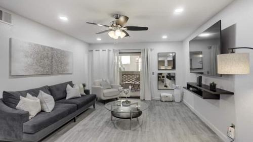 Executive 2 Bdrm Condo in the Heart of Biltmore
