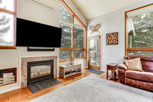 Expansive Canyons Ski Retreat w/Community Pool!