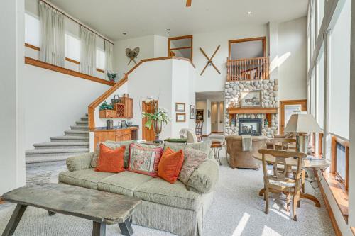 Expansive Edwards Condo on Main Street w/Views!