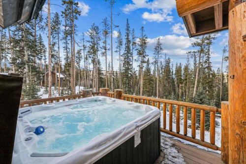 Experience Fireside Retreat, a comfortable and secluded log home in Breckenridge, Hot Tub