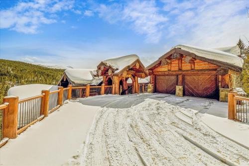 Experience luxury at Clowsgill Holme, a spacious 5-bedroom retreat in Breckenridge!
