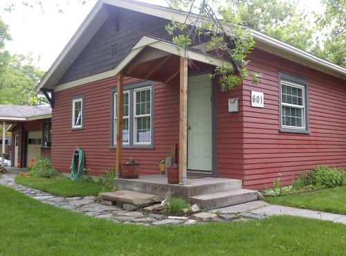 Exquisitely Remodeled With Hot Tub, Walk To Main St