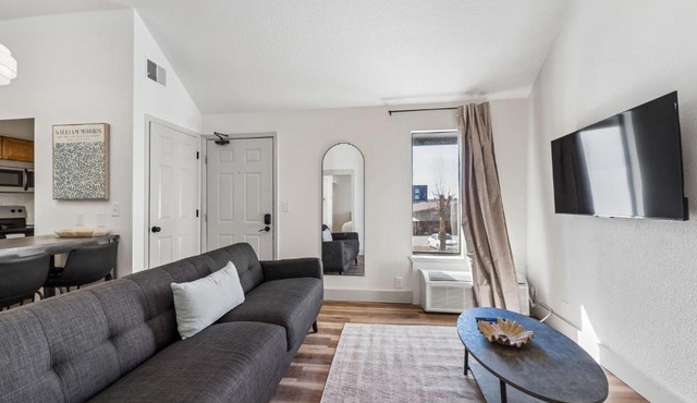Extended Stay Fully Furnished At The Cass
