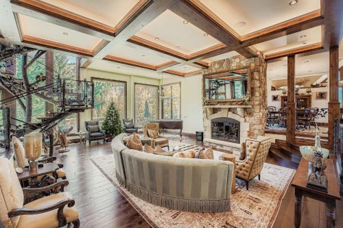 Fairway Drive Retreat home