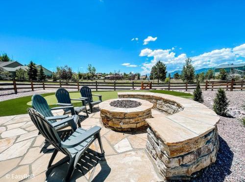Falcon's Nest hot tub games mins to USAFA and hiking