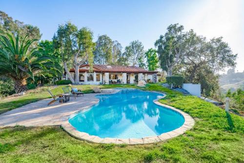 Fallbrook Hilltop Sanctuary - Pool & Pickleball