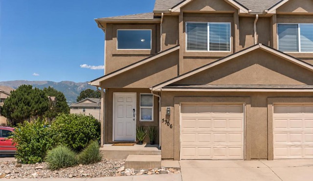 Family 3 Bed and 3 5 Bath Near USAFA and Garden of the Gods