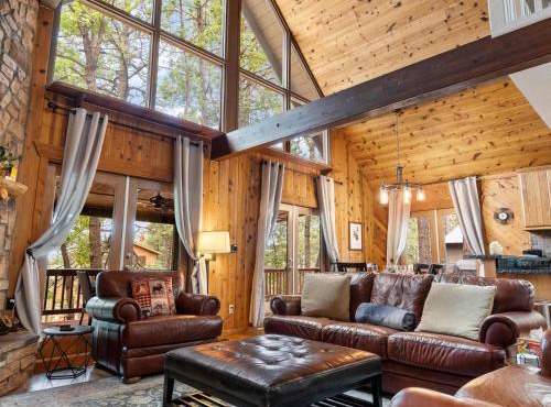Family Cabin Getaway - Firepit Views Outdoor Fun