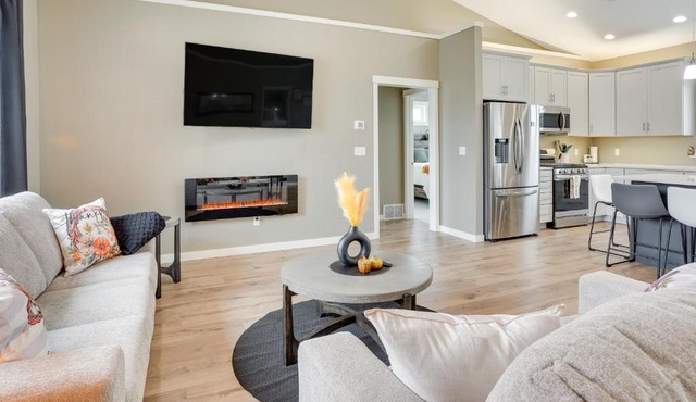 Family-Friendly Brookings Home: 3 Mi to Downtown!