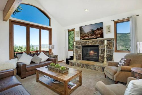 Family Friendly Retreat W Hot Tub I 8 min to Vail