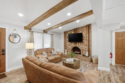 Family Game Night Getaway Hot Tub and Billiards