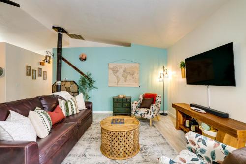 Family Home w/Game Room, 1 Mi to Lake Cascade!