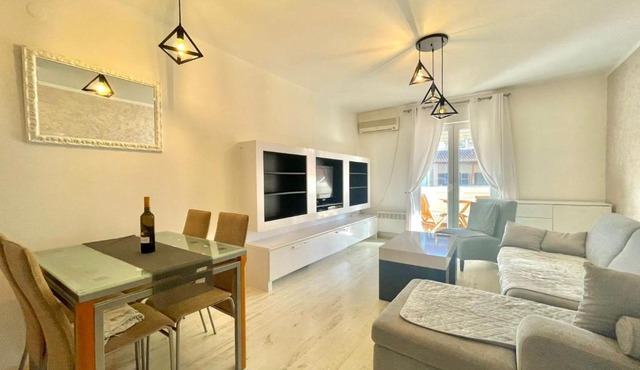 Family One bedroom apartment with Garden view