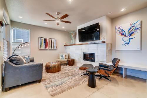 Fancy Townhome near Old Town, Breweries and River!