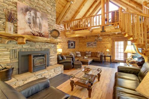 Fire Pit + Hot Tub: Lakeside Cabin on 2 Acres!