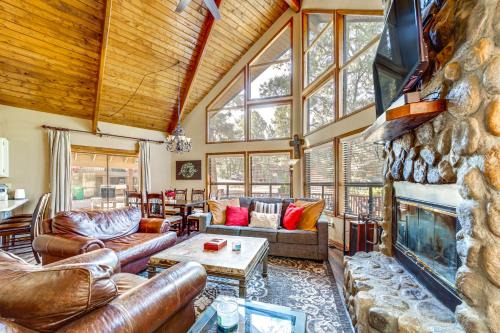 Fire Pit & Wraparound Porch: Munds Park Cabin!