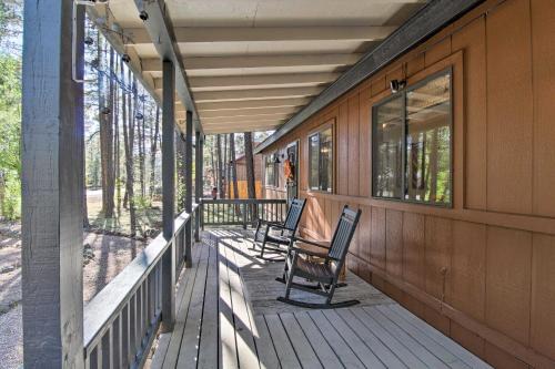 Fireplace, Deck & Grill: Pinetop Cabin Rental!
