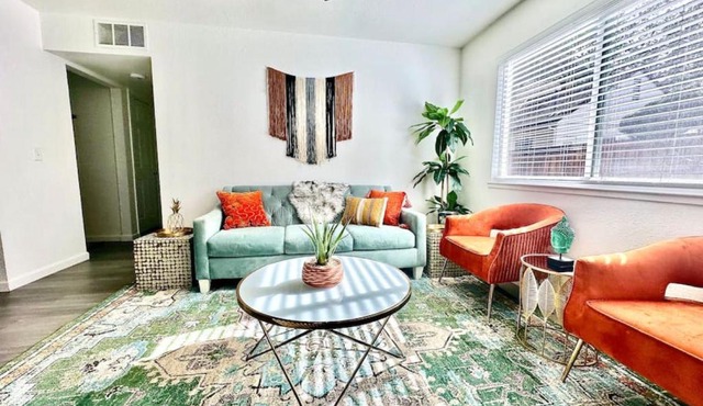 First floor gated, central and remodeled apartment