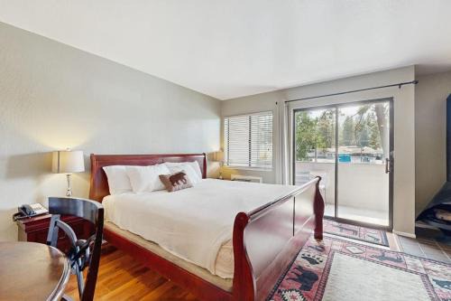 First-Floor Studio w Free WiFi Shared Heated Pool Seasonal Pool Private Beach