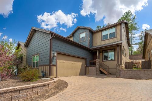 Flagstaff 5BR Cabin Game Room Firepit Sleeps 14 Near NAU