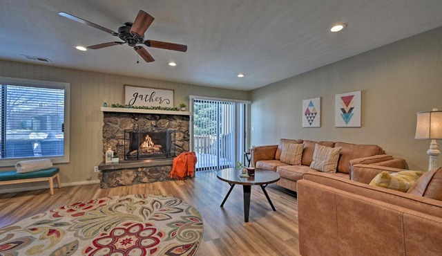 Flagstaff Townhome with Private Deck and Grill!
