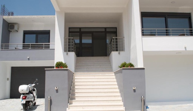 Flo Apartments