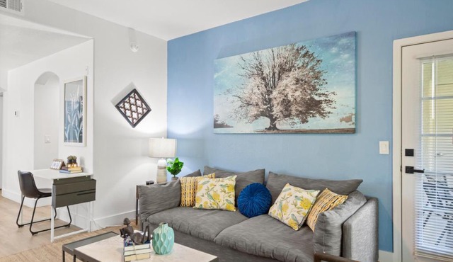 Foodie Hideaway Remodeled 1BR Suite Near Westin