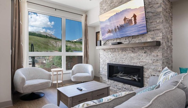 Fourth Street Crossing Traverse Townhome: Stylish Retreat