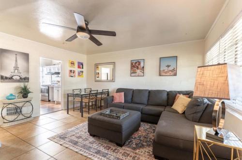 *Free Parking near Strip Cozy 2Br home Side: A