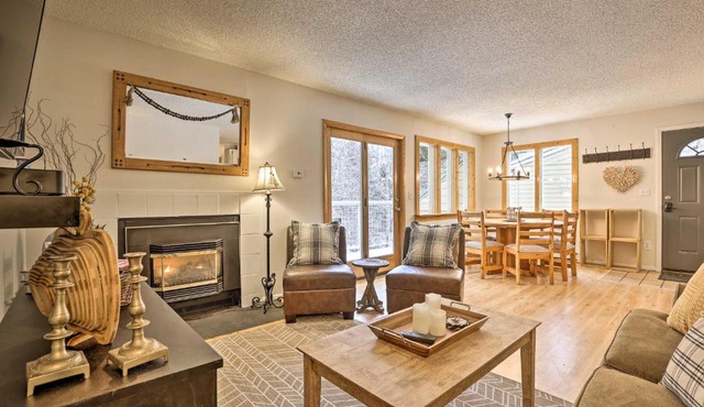 Frisco Condo Less Than half Mile to Copper Mountain Shuttle