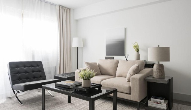 FRONTDESK Modern 1 BR Apt by Forest Park