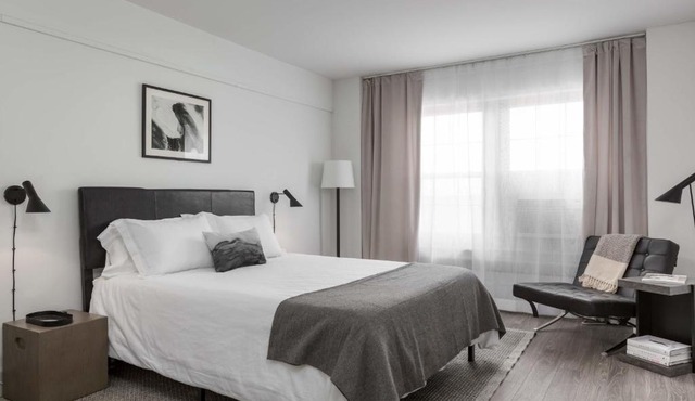 FRONTDESK Sleek Studio Apt near BJC Hospital